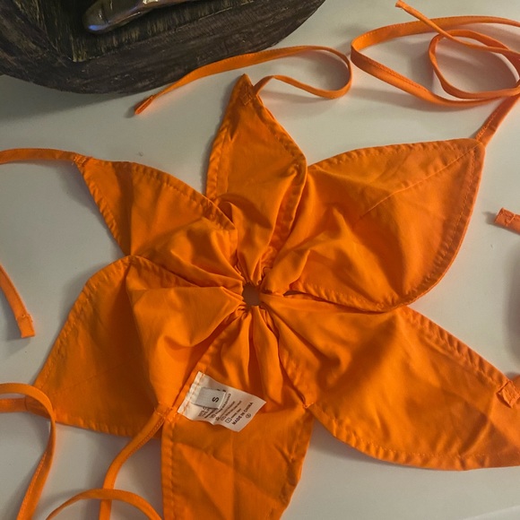 Flower Top halter top - Picture 4 of 6